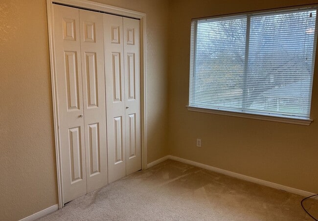 Building Photo - 1701 Tanglewood Dr