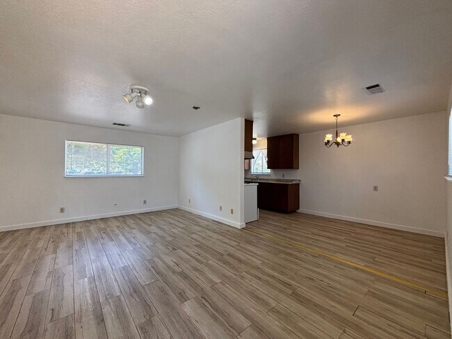 Building Photo - 1455 Alamo Dr