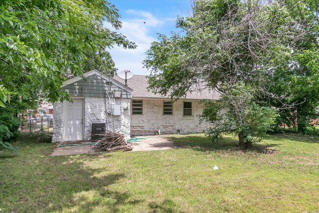 Building Photo - 2116 Andover Ct