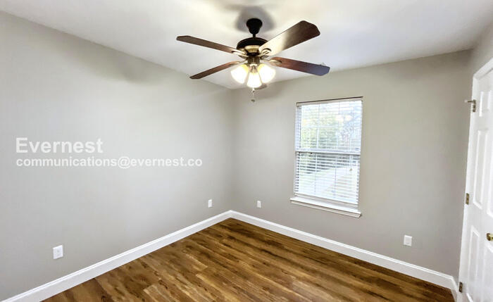 Building Photo - 46 Love Hill Rd