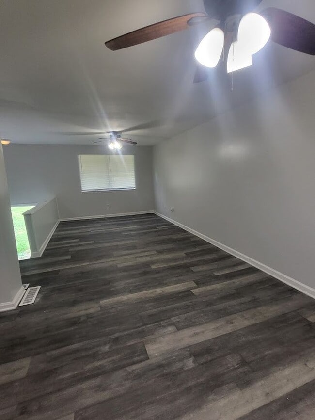 Building Photo - 3309 Goldenchain Dr