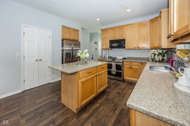 Building Photo - 5889 Pebblestream Dr