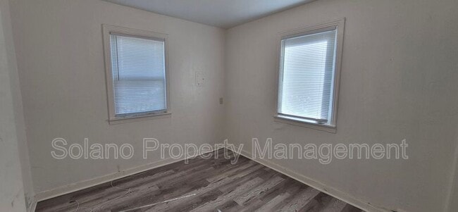 Building Photo - 460 N Washington St