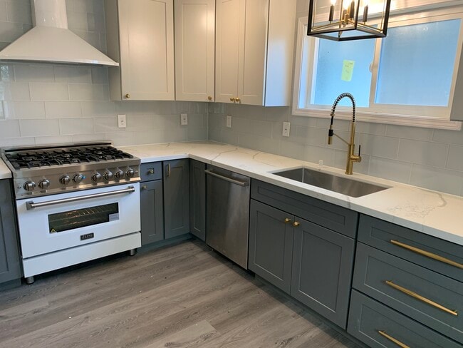 Primary Photo - 747 Calla Dr