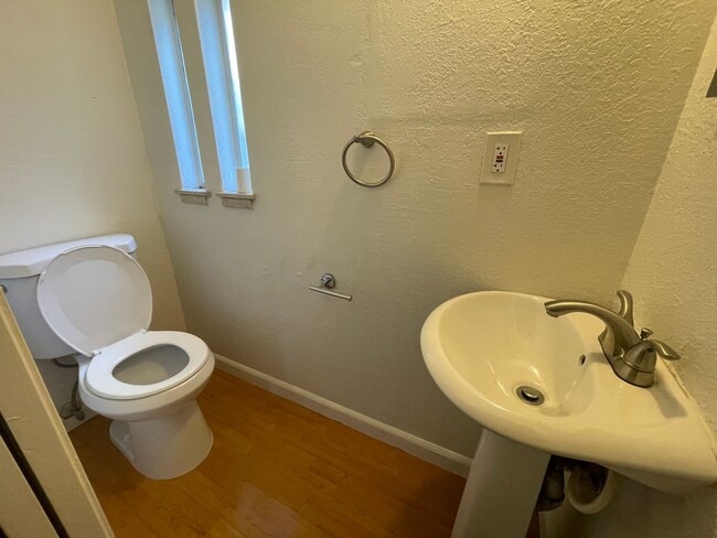 Building Photo - Beautifully Updated 3-Bedroom Condo in Pri...