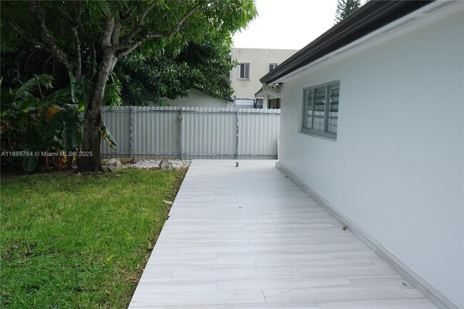 Building Photo - 4311 SW 104th Ct