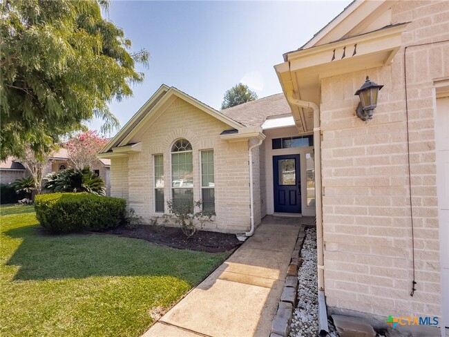 Building Photo - 111 Hackamore Ln