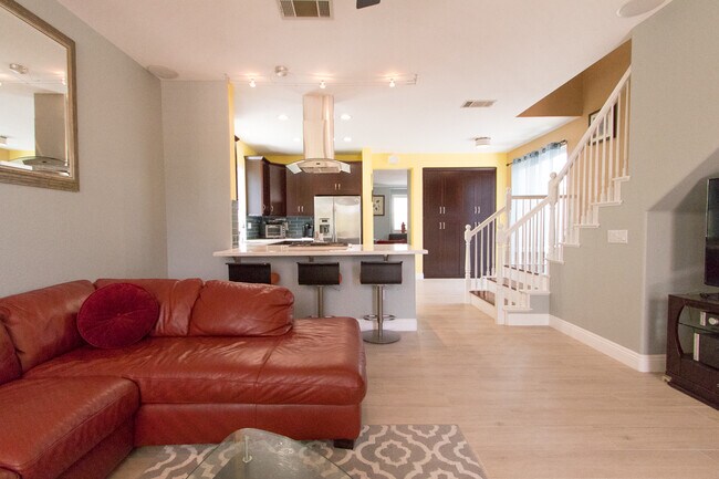 Building Photo - 3br/3.5ba Home in Carmel Valley-Torrey Hig...