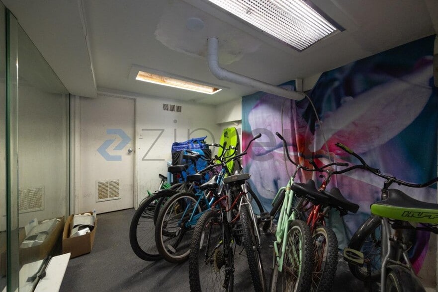 Building Photo - 2613 Mission Blvd