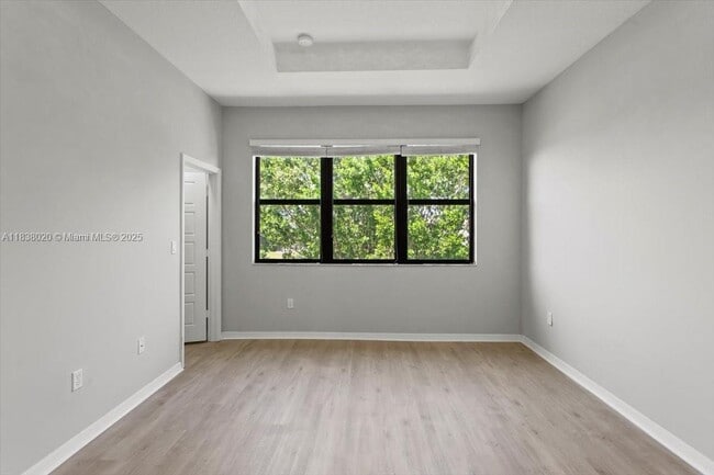Building Photo - 635 NE 191st Terrace