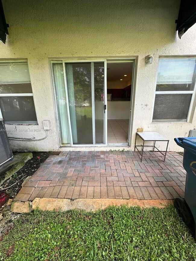 Building Photo - 3021 NW 30th Terrace
