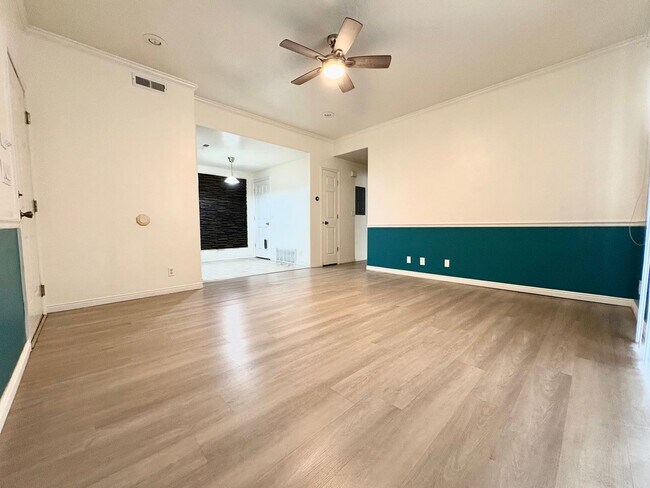 Building Photo - Lakeview Orem Living – 3 Bed Near UVU