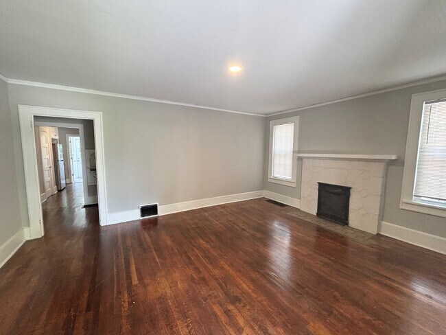 Building Photo - 1615 Hollywood Dr