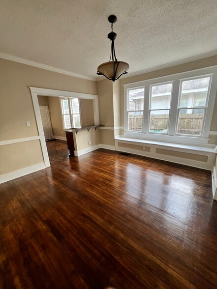 Building Photo - 1994 Manila Ave