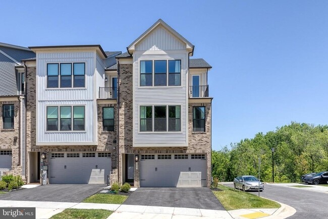 Building Photo - 200 Hickory Holw Ct