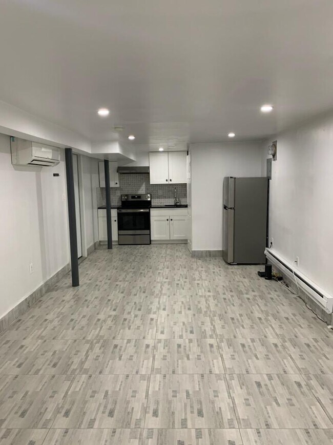 Primary Photo - 1425 Hancock St