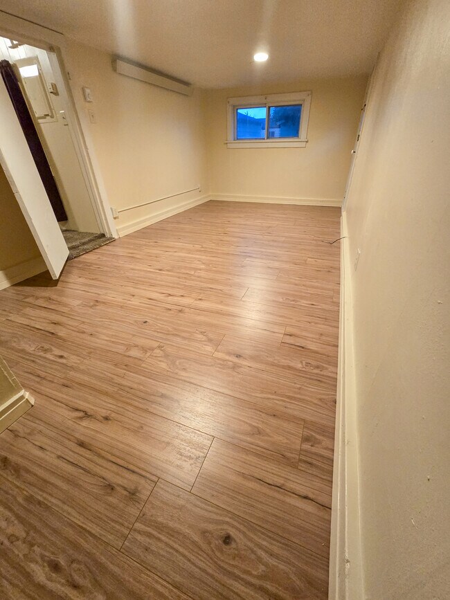 Building Photo - 515 E New York St