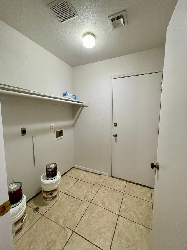 Building Photo - Mesa Del Sol Home