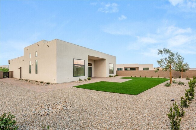 Building Photo - 10793 Vista Altura Ave