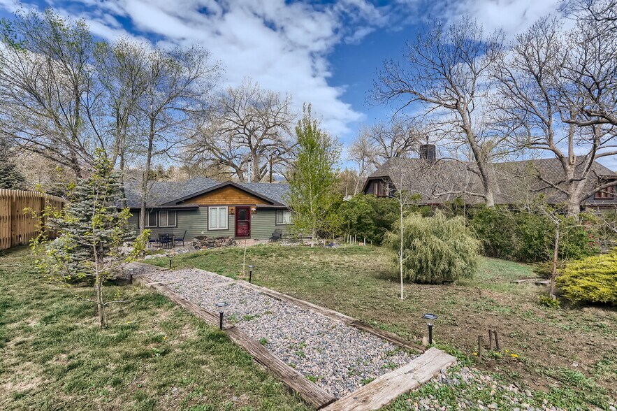 Building Photo - 835 Urban St