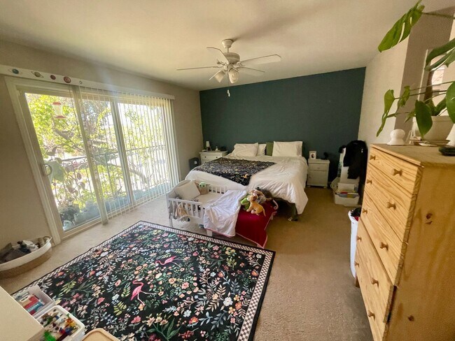 Building Photo - Gorgeous South West Escondido Home! $4,200/Month.  Pets Allowed - Text 619-889-8400