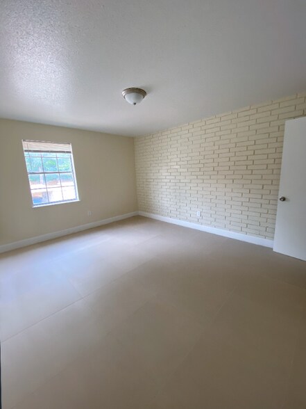 Building Photo - 2295 Candlewyck Cir