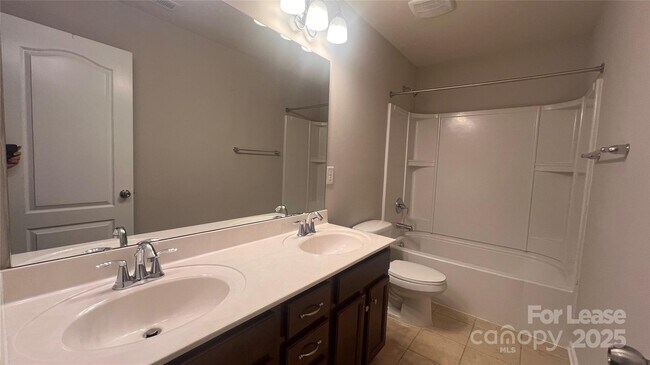 Building Photo - 2709 Southern Trace Dr