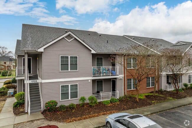 Building Photo - Oakdale Square