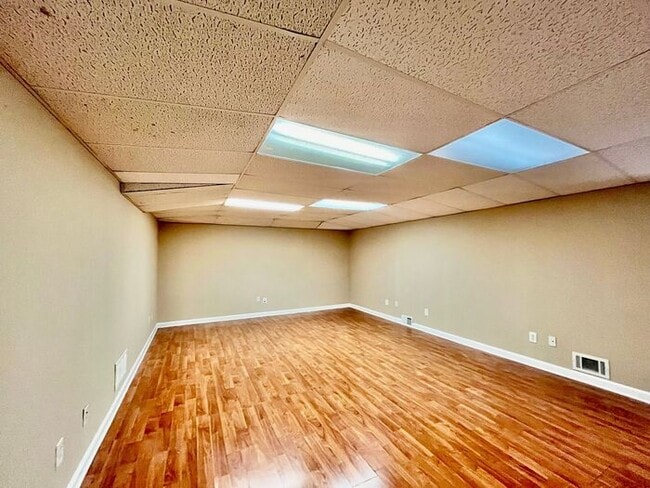 Building Photo - 384 McKees Rock Ln