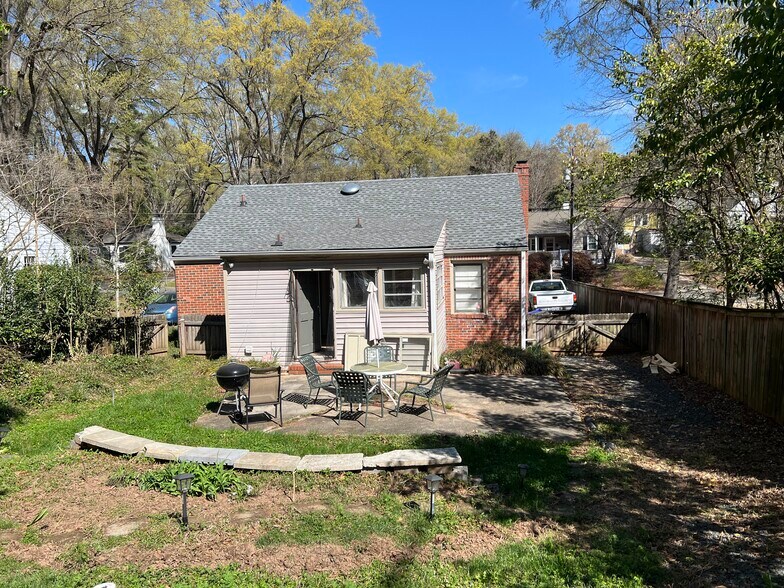 Building Photo - 905 Demerius St