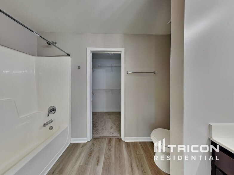 Building Photo - 646 Nonsuch Way