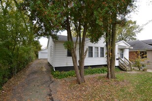 Building Photo - 1408 Woodruff Rd