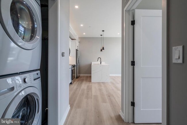 Building Photo - 2401 Washington Ave