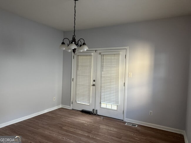 Building Photo - 61 Weyman Ave SW