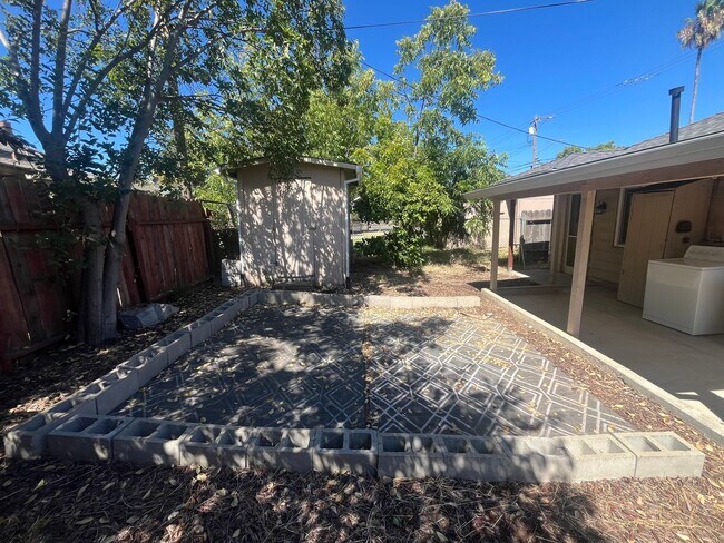 Building Photo - 406 Niles Ave