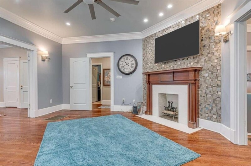 Building Photo - 431 N Holmes St