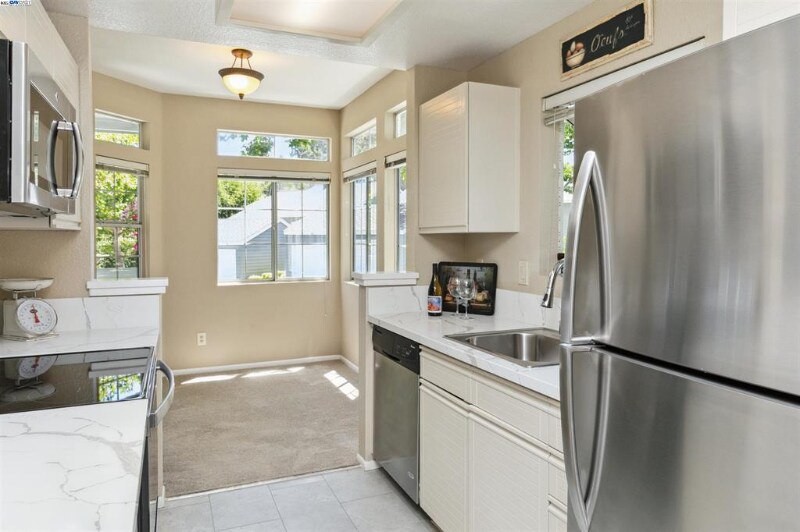 Building Photo - 8170 Mountain View Dr