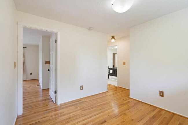 Building Photo - 13745 Cameo Ct