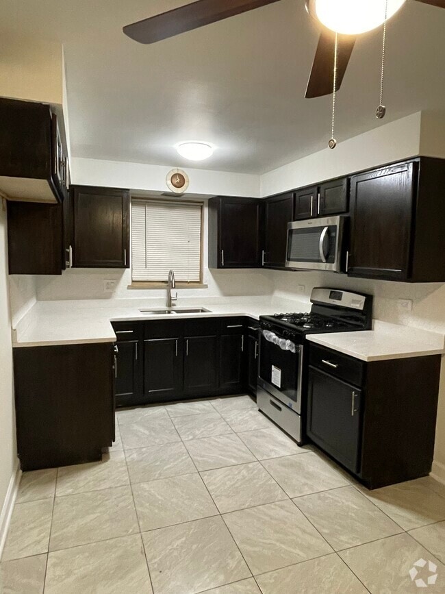 Building Photo - 3307 Highland Ave