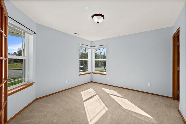 Building Photo - Spacious 4-Bed Home in DuPont | Huge Loft & 5 Mins to JBLM!