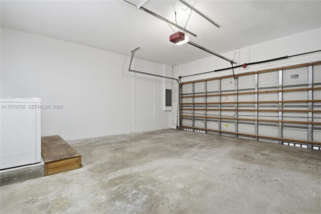 Building Photo - 575 SE 29th Dr