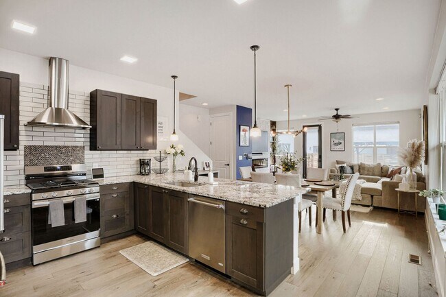 Building Photo - Bright & Inviting Home | Access to All