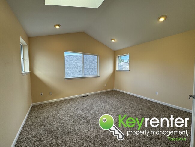 Building Photo - Dream Home on North Shore Golf Course in T...