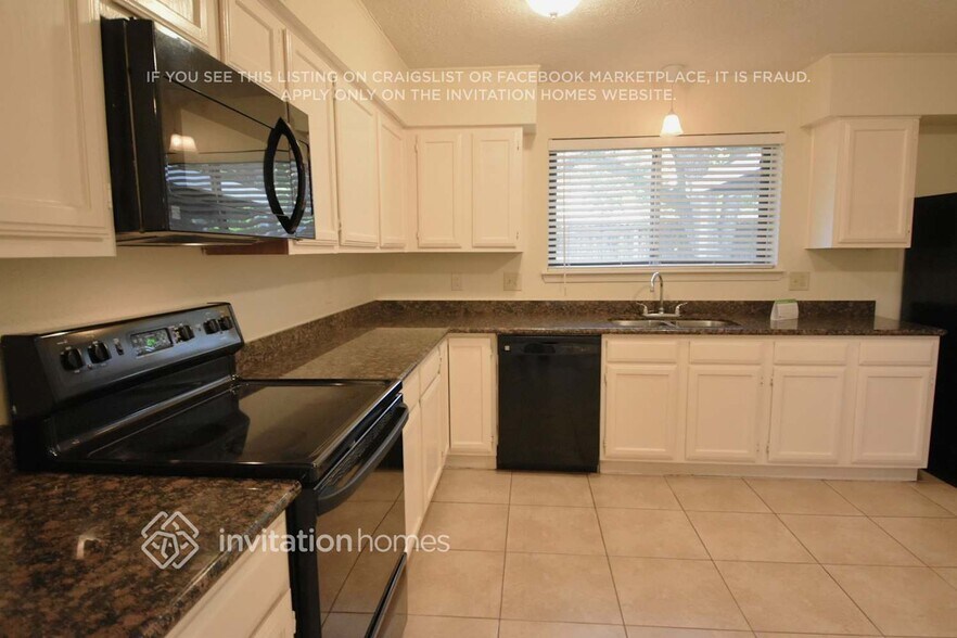 Building Photo - 1819 Pilgrims Point Dr