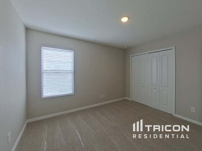 Building Photo - 2076 Bent Grass Ave