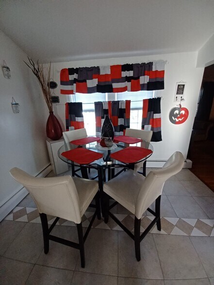 Building Photo - 41 Aldine St