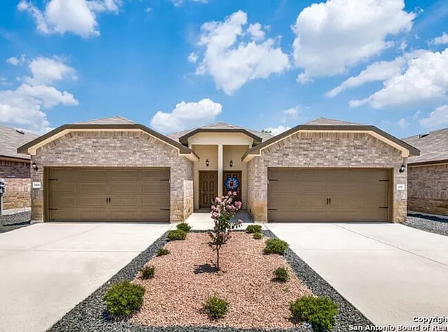 Primary Photo - Beautiful Duplex in Seguin!