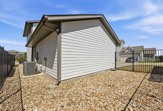 Building Photo - 8401 Orizzonte St