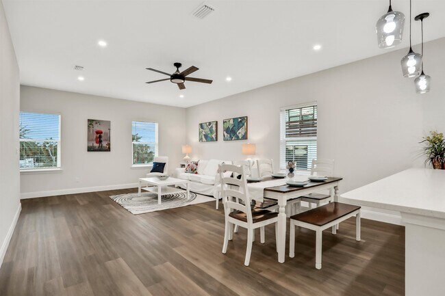 Building Photo - 524 Arricola Ave