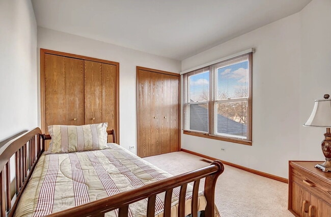 Building Photo - Comfortable Living in a Desirable Area
